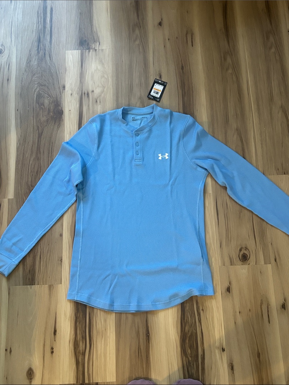 NWT under Armour loose waffle Henley long sleeves shirt